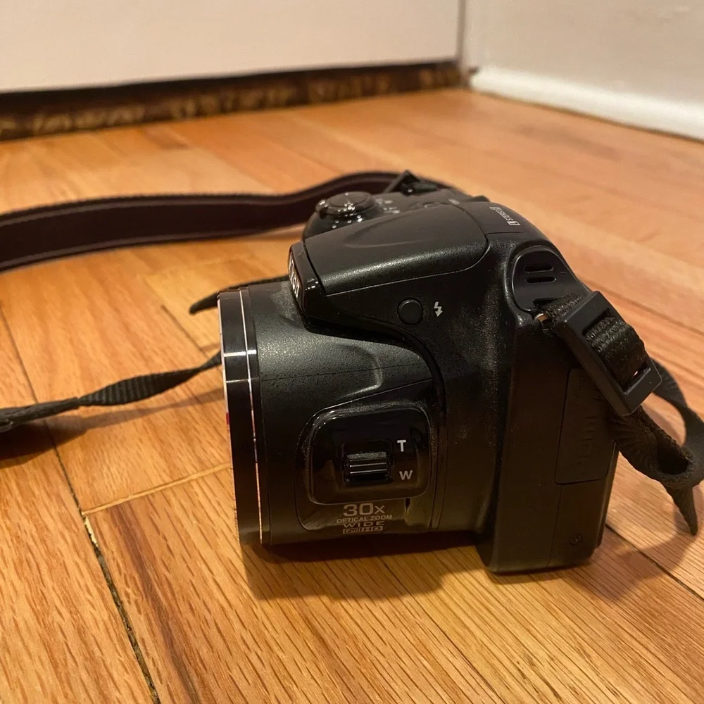 Nikon COOLPIX L820 16 MP Digital Camera with 30x zoom (barely used)
